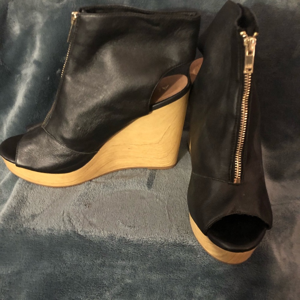 ALDO WEDGE ZIP LEATHER BOOTIE